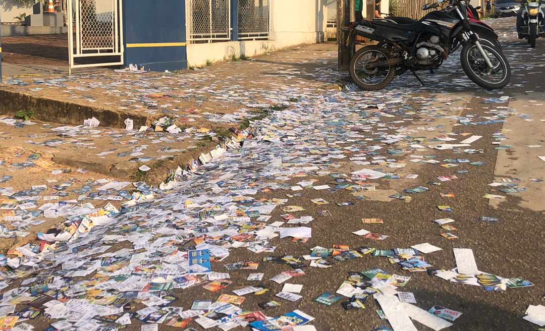 ‘Chuva de santinhos’ de candidatos tomam ruas e avenidas de Rio Branco neste domingo de votação