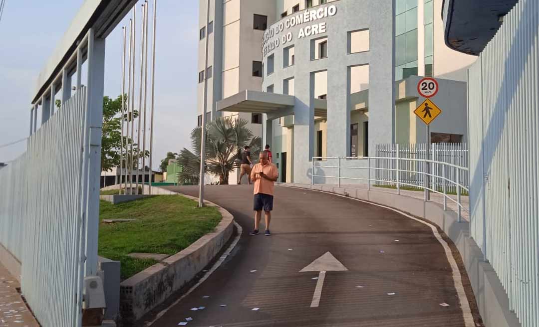 Poucos eleitores vão às urnas na abertura das sessões no novo horário de votação