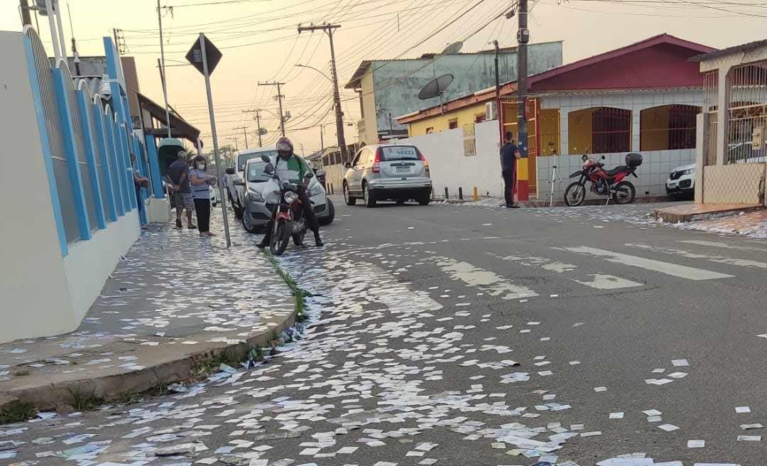 Lixo eleitoral toma de conta das ruas de Rio Branco