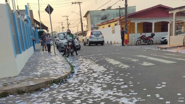 Lixo eleitoral toma de conta das ruas de Rio Branco