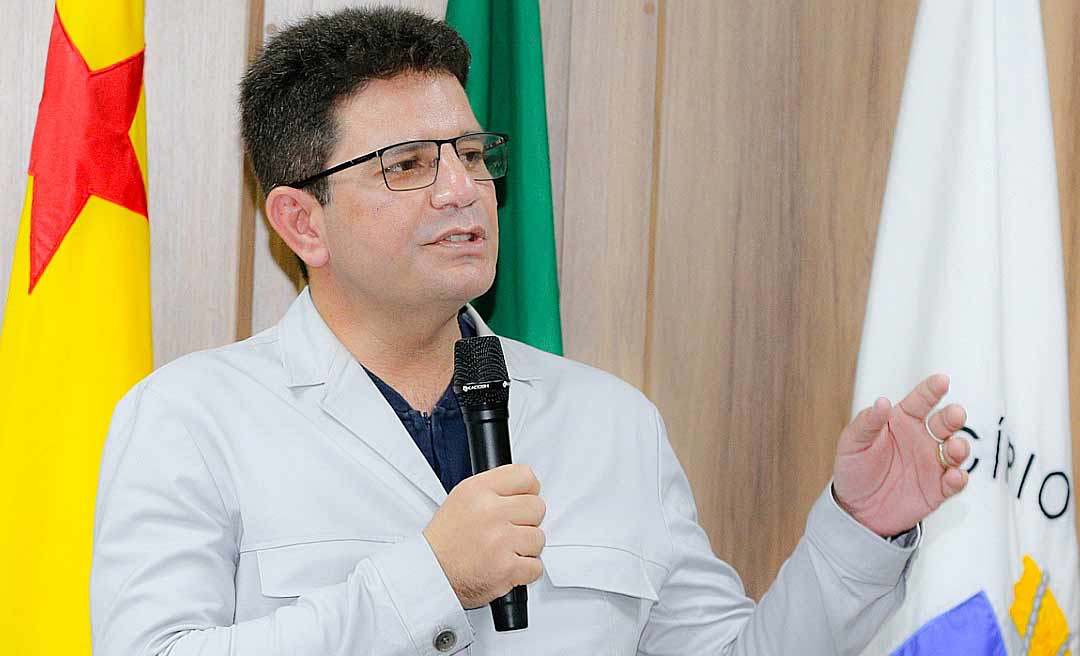 Gladson baixa decreto que dispõe sobre estrutura do gabinete de Major Rocha