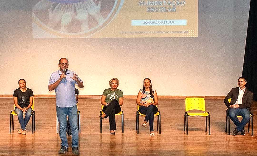 Prefeitura faz homenagem para merendeiras pela passagem do dia do servidor público 