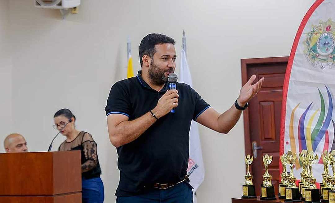 Secretário avalia a sua gestão, anuncia concurso e diz que a prioridade do governo é elevar a qualidade do ensino