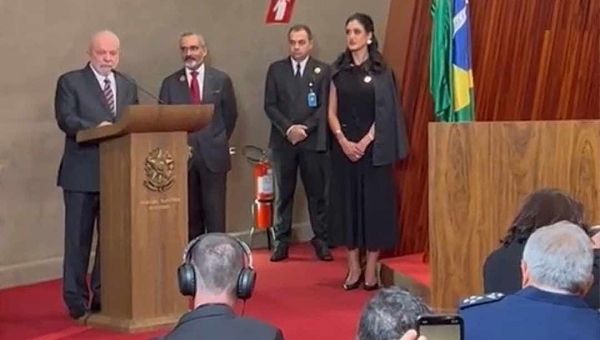 Jorge Viana publica vídeo de diplomação de Lula e diz: “Um privilégio viver esse emocionante e histórico momento”