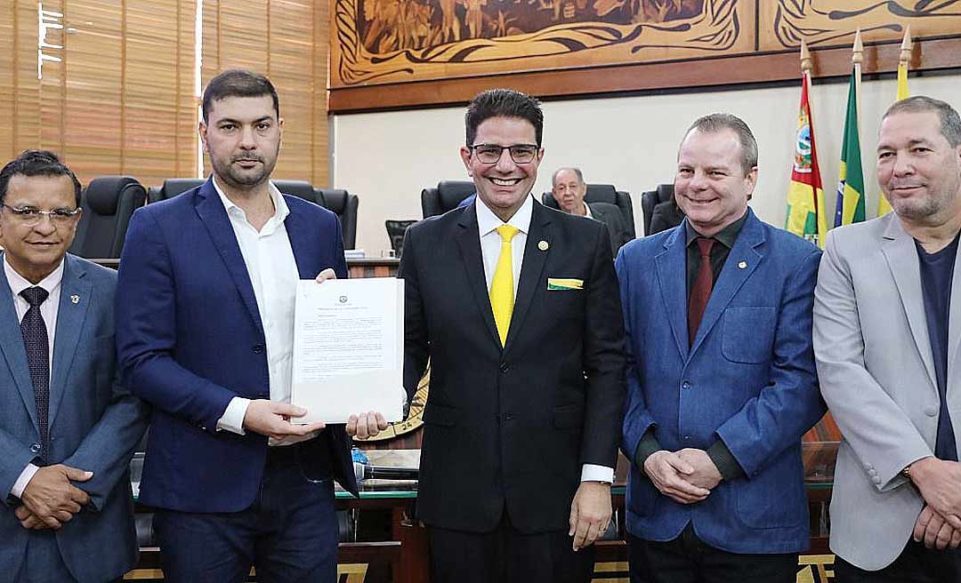 “Transparência para o desenvolvimento”, diz Nicolau ao receber projeto da reforma administrativa