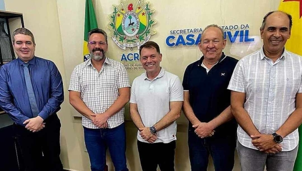 Após um breve racha, Alan e Gladson se reaproximam; senador eleito foi recebido por cúpula governista