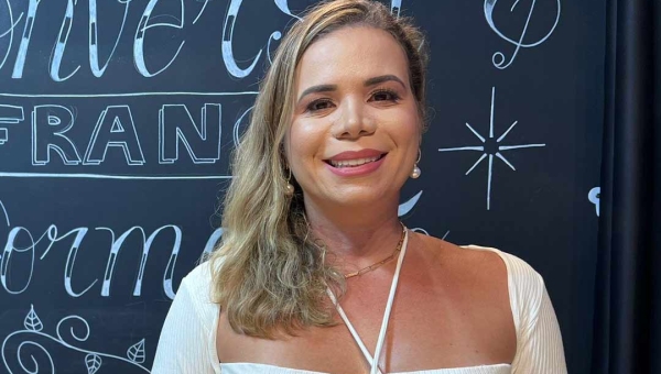 Fonoaudióloga diz que usar fone de ouvido com volume alto por mais de 2 horas pode resultar em perda de audição