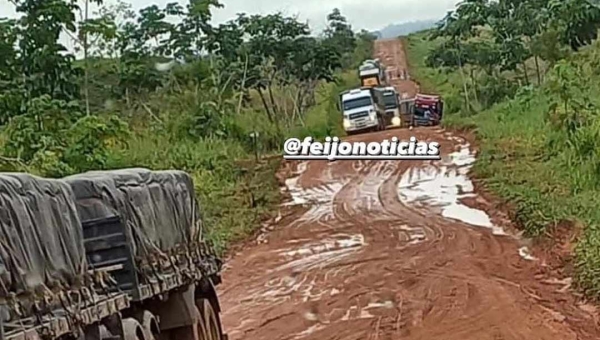 À espera dos R$600 milhões para a BR-364, acreanos sofrem com atoleiros na rodovia