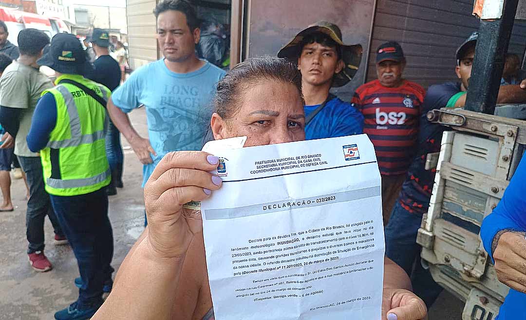Alagados, moradores do Seis de Agosto não recebem cestas básicas e reclamam: “Sem o que comer!”