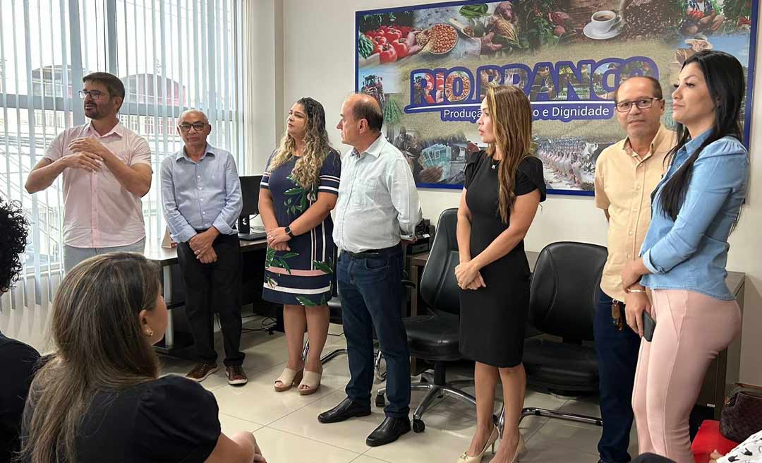 Despedida de Marfisa de secretaria ocorre em clima pesado entre ela e Bocalom, apesar da oração do Pastor Bezerrinha