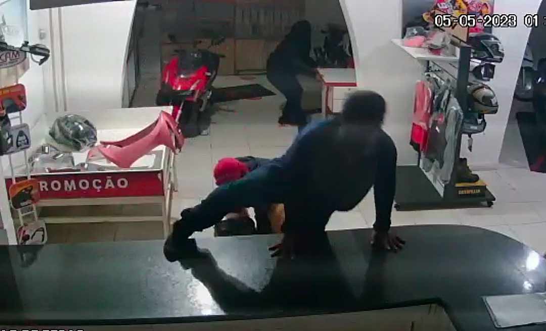 Loja da Honda é arrombada na madrugada em Cruzeiro do Sul; veja vídeos
