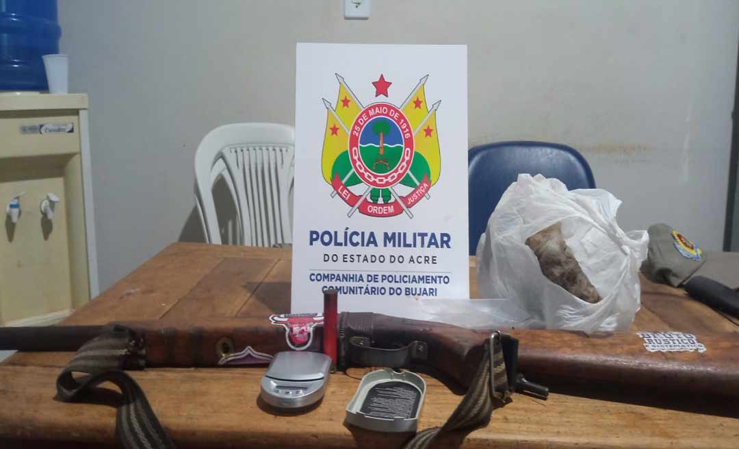 Polícia Militar encontra arma de fogo escondida em terreno de casa abandonada no Bujari