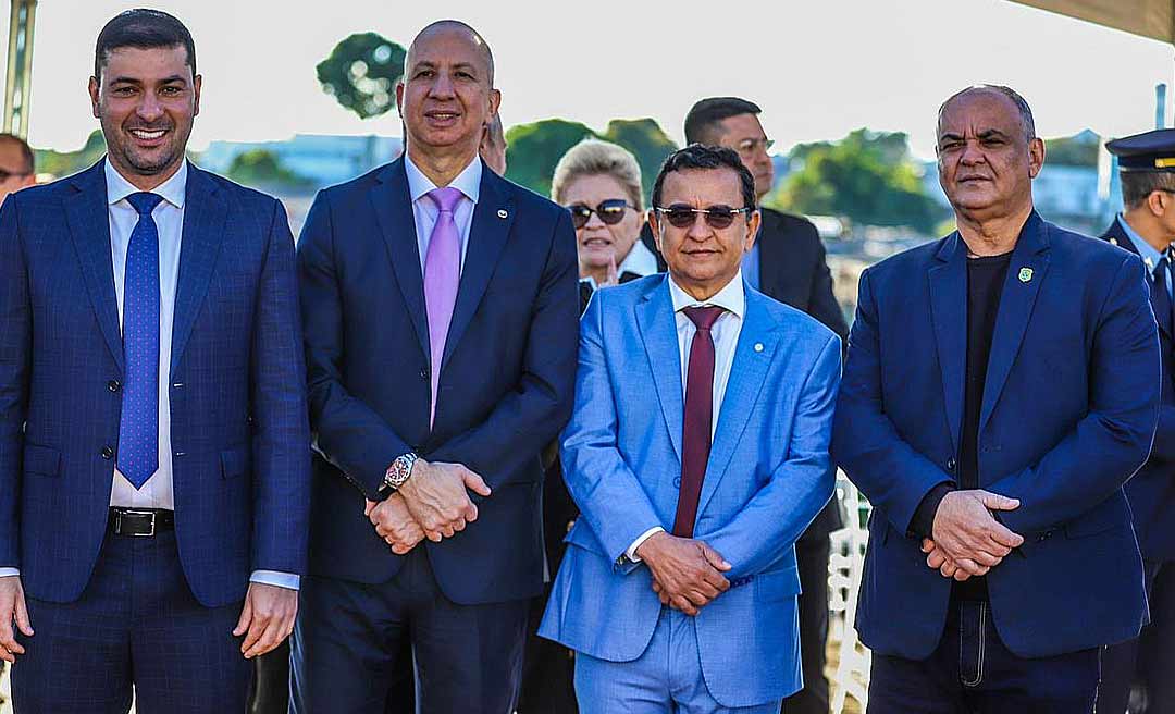 Ao lado de Gladson, presidente da Aleac participa dos festejos de aniversário do Estado do Acre