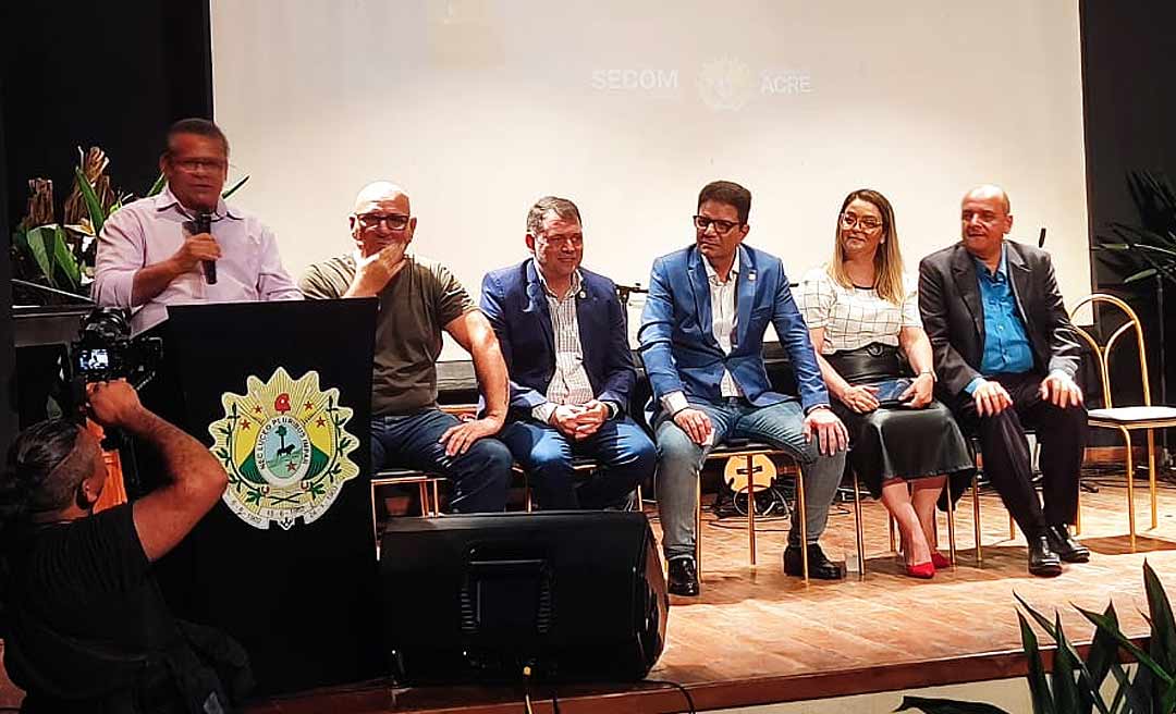 Ao som de Bruno Damasceno, governo do Acre, lança 1° Prêmio de Jornalismo; premiação chega a R$ 150 mil