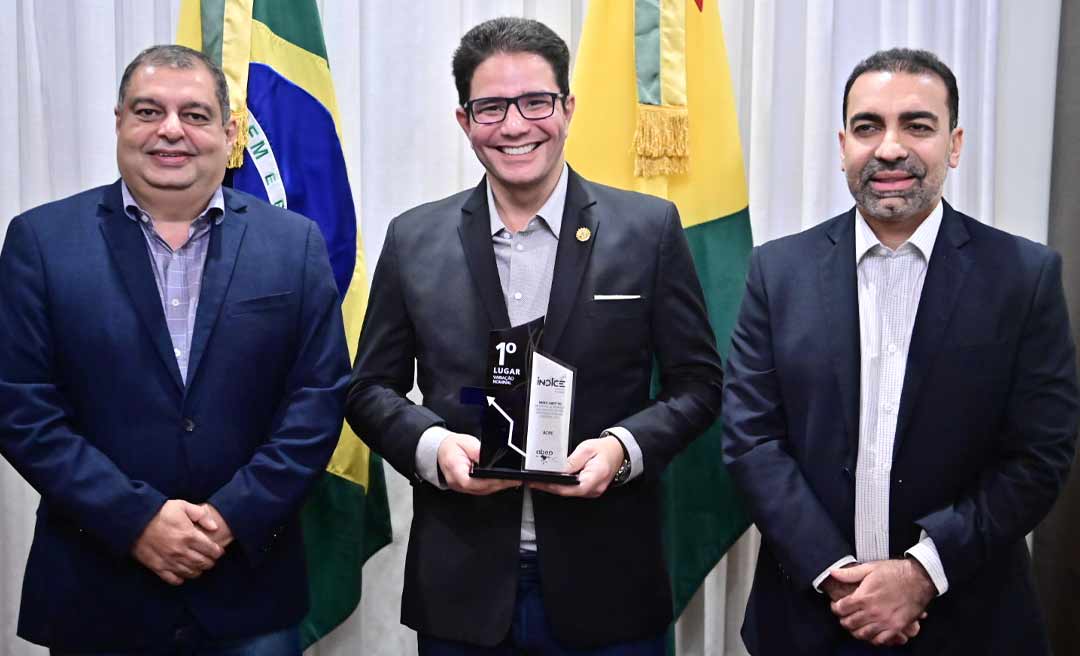 Governador Gladson Cameli recebe prêmio anual de tecnologia e fala de ‘aproximar o Estado das pessoas’