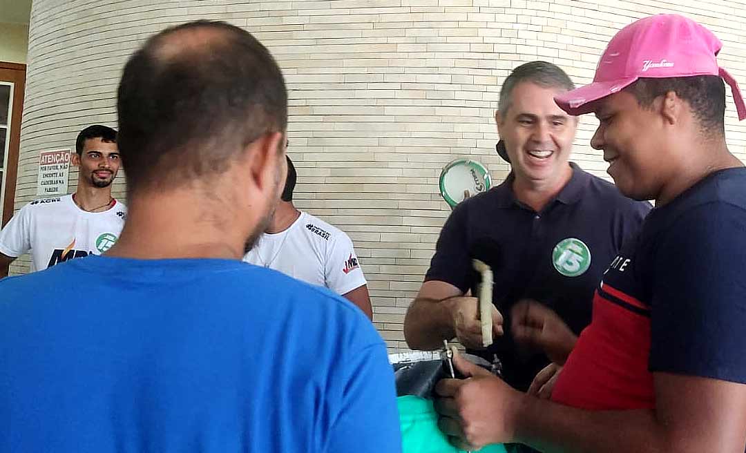 Com direito a charanga, Marcus Alexandre é apresentado à militância emedebista por Flaviano Melo