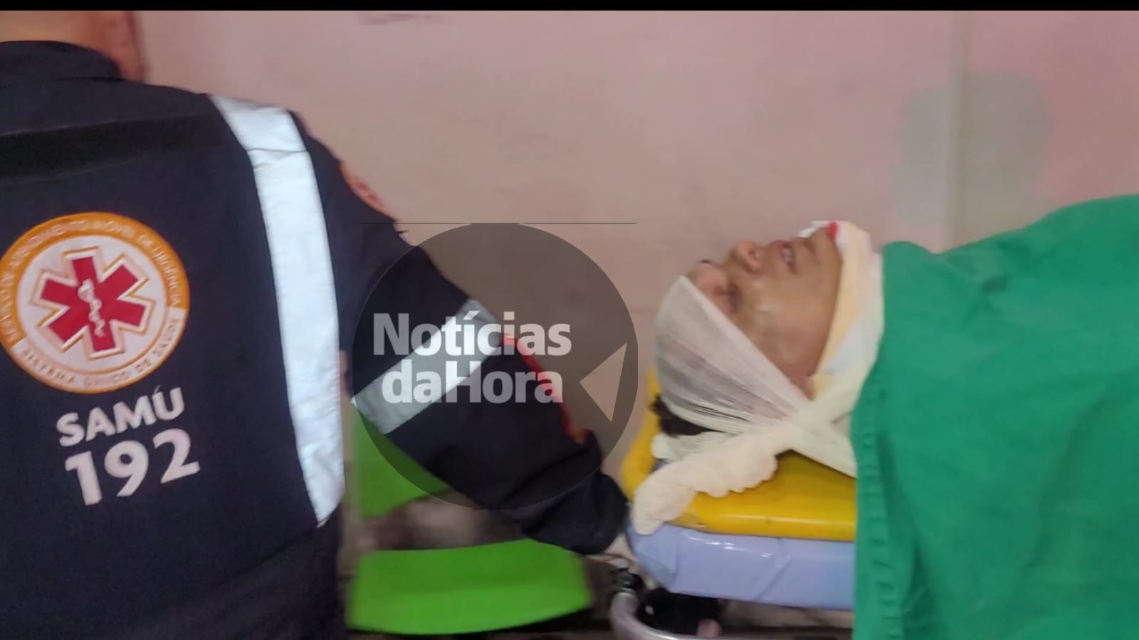 Homem cai de moto na BR-317 ao desviar de buraco na pista e sofre fratura na clavícula