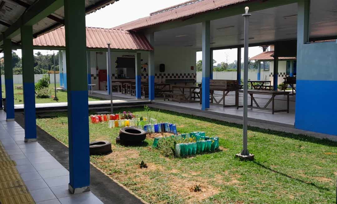 Mãe denuncia que crianças da Escola Cristina Maia sofrem com a falta de merenda escolar