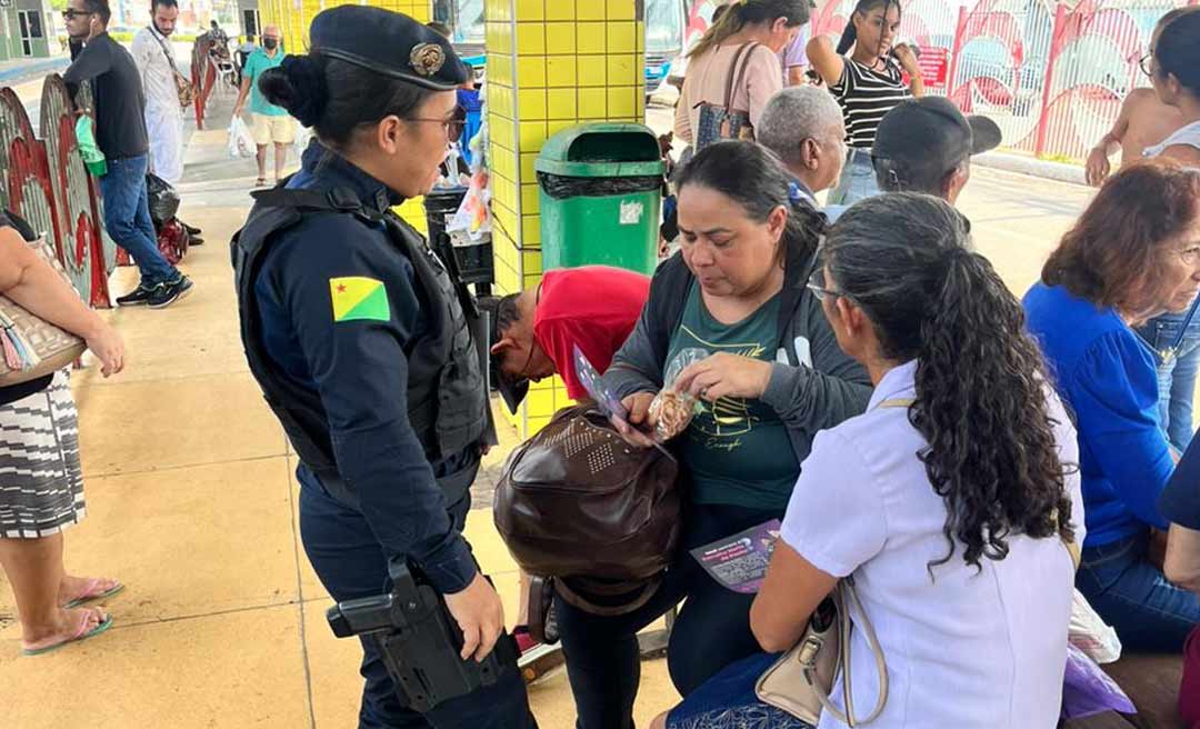 Patrulha Maria da Penha realiza ação alusiva ao Dia Nacional de Luta Contra a Violência à Mulher