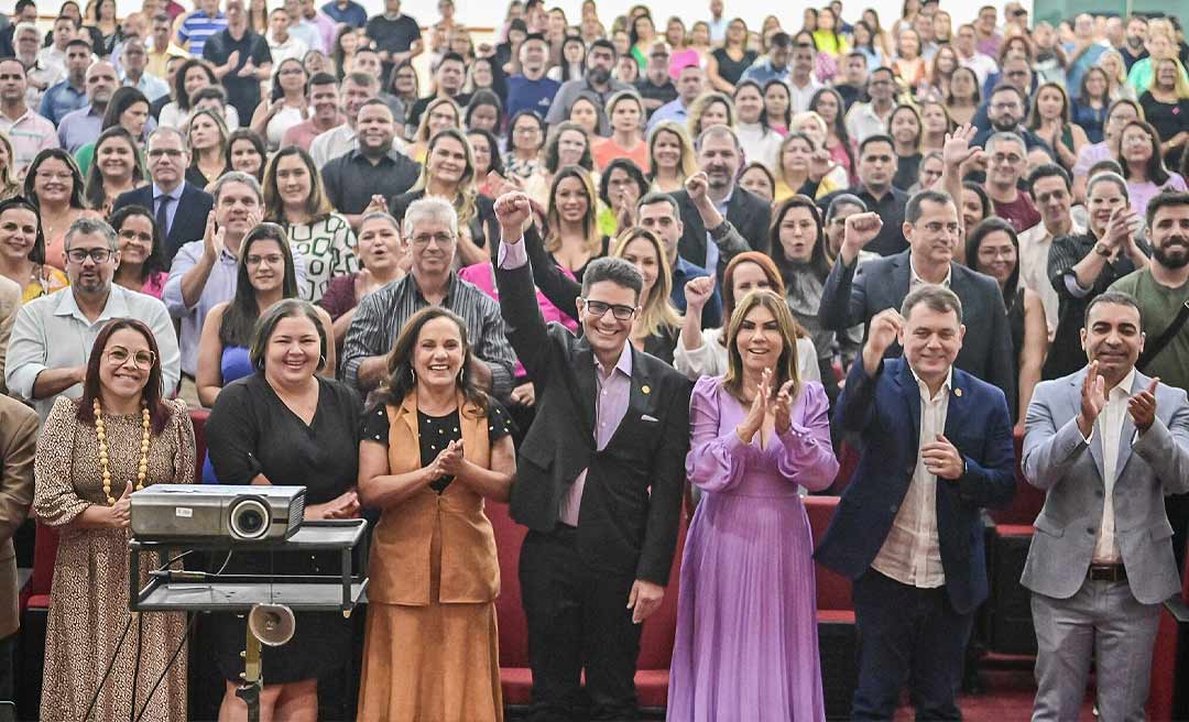 Governo do Acre certifica mais de 400 servidores em curso de pós-graduação