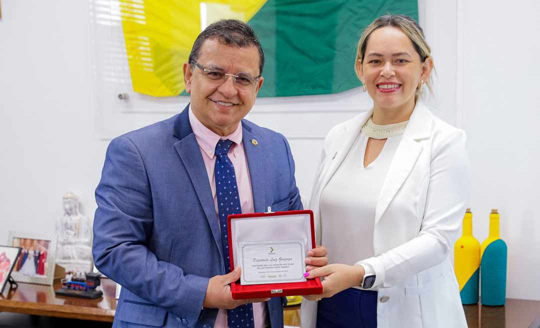 Detran agradece apoio da Aleac e entrega homenagem ao presidente