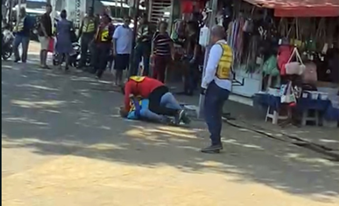 Mototaxistas brigam no Calçadão do Terminal Urbano de Rio Branco; veja o vídeo