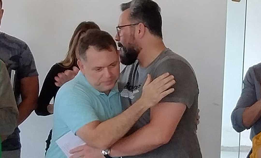 Alan Rick chama Alysson Bestene de “meu prefeito” durante vistoria de obra na Estação