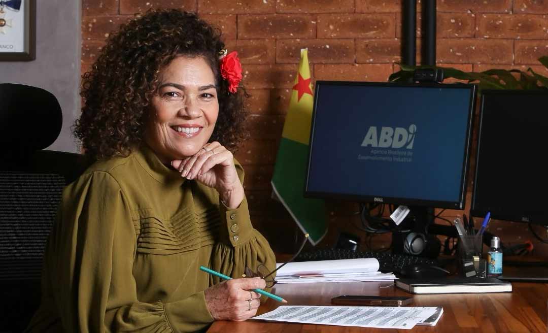 Ex-deputada federal Perpétua Almeida é coautora do livro ‘100 Vozes Pela Democracia’