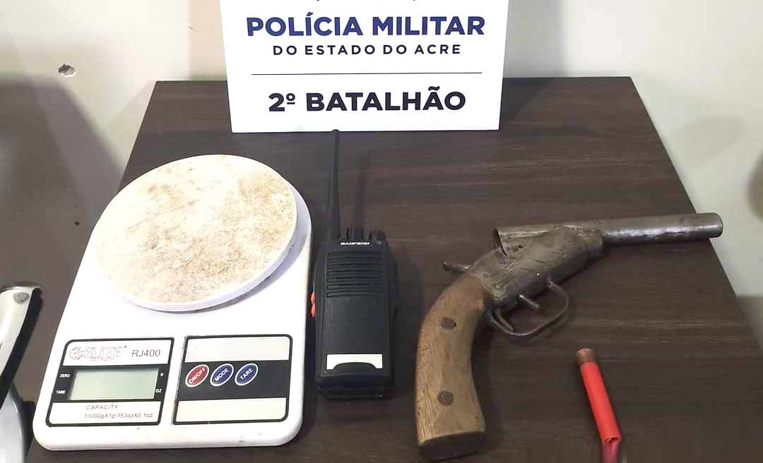 Dupla abandona arma de fogo, rádio comunicador e balança de precisão ao fugir de ronda policial