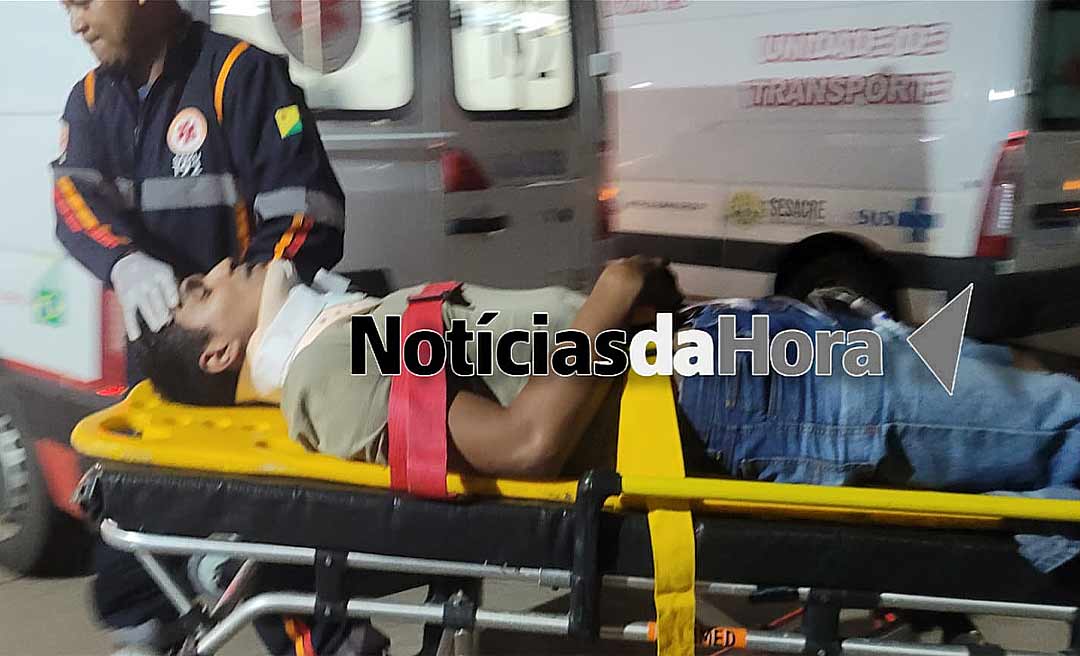 Carro colide contra moto e deixa motoboy com múltiplas escoriações no Vila Betel