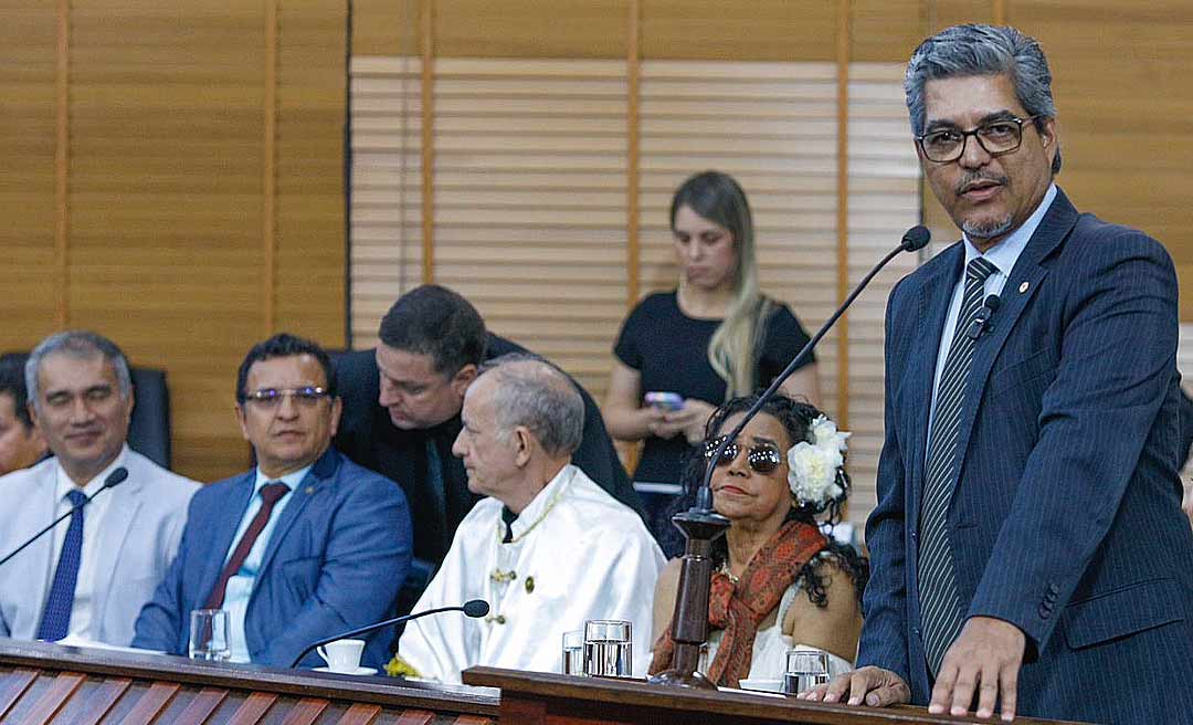 “Homenagear a nossa Academia Acreana de Letras, é cuidarmos da nossa história”, enfatiza Edvaldo Magalhães