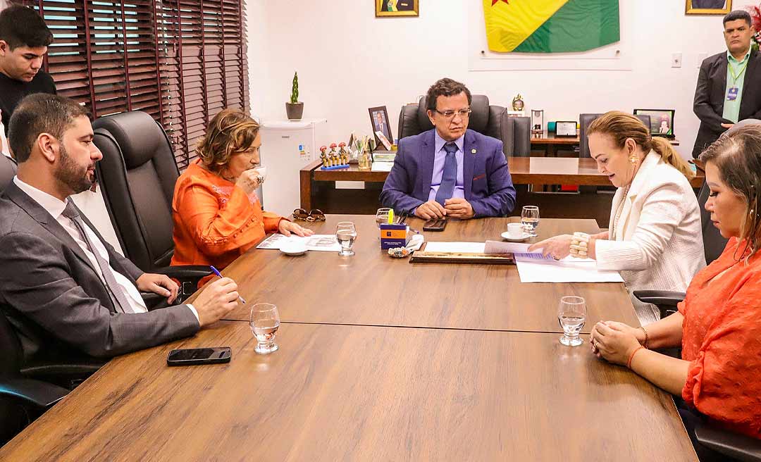 Desembargadoras Regina Ferrari e Eva Evangelista visitam a Aleac e propõem lei para conscientização de agressores no Acre