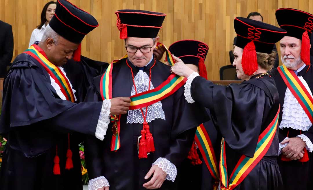 TJAC empossa Nonato Maia no cargo de desembargador