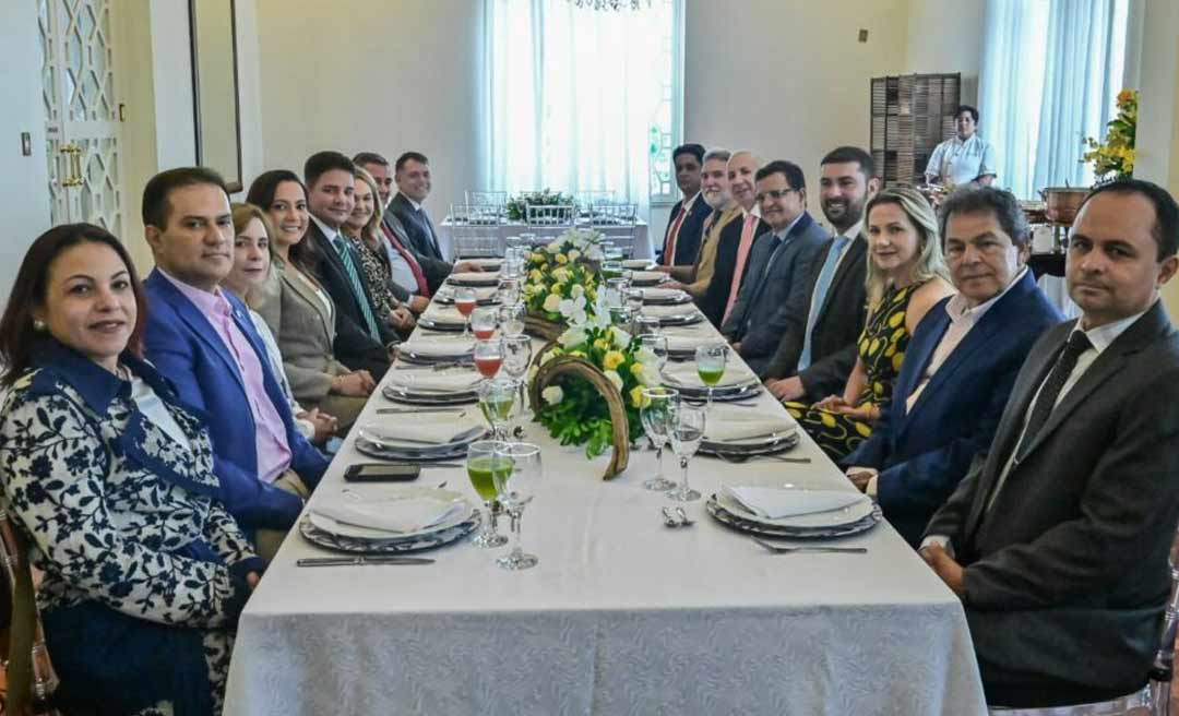 Almoço de confraternização no Palácio reúne Gladson, Mailza e presidentes do Legislativo e Judiciário