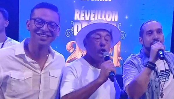 No réveillon da Gameleira, Bocalom promete 80 obras em 2024 e canta “adeus ano velho, feliz ano novo”