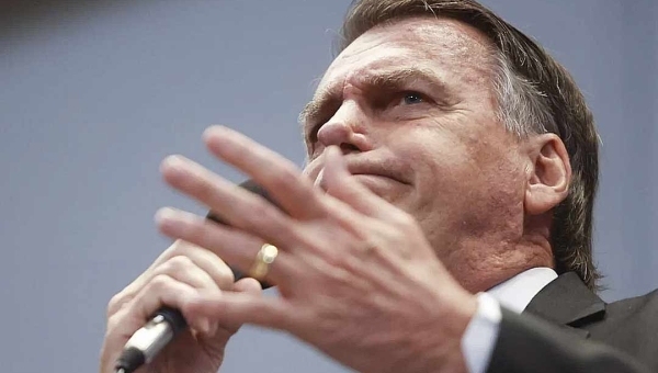 PF intima Bolsonaro e Wajngarten a depor sobre “importunação” a baleia