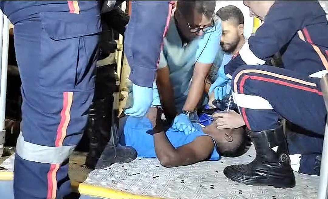 Homem passa mal dentro de coletivo que faz a linha de Porto Acre e morre ao entrar no Pronto-Socorro