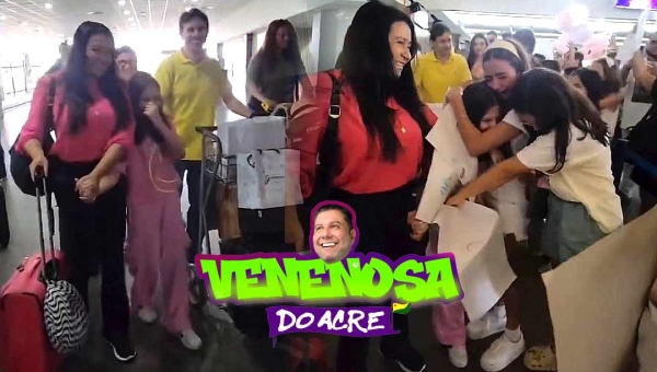 Beatriz, filha do deputado federal Eduardo Velloso, é curada e é recebida com festa no aeroporto de Rio Branco