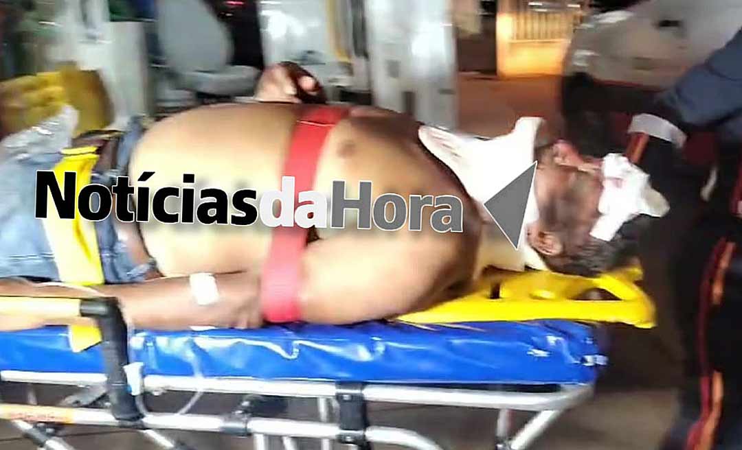 Motociclista colide na traseira de veículo parado para a troca de pneu na AC-40
