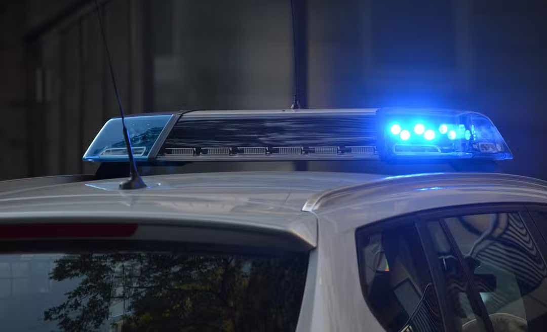 Nos EUA, adolescente é abusada sexualmente por policial que a levou para hospital após ser estuprada