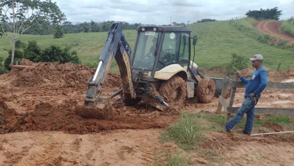 Deracre trabalha em melhorias de acesso de rotas escolares em ramais da Transacreana