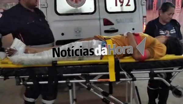 Universitária sofre tentativa de assalto, foge dos criminosos, acaba caindo da moto e fica em estado grave