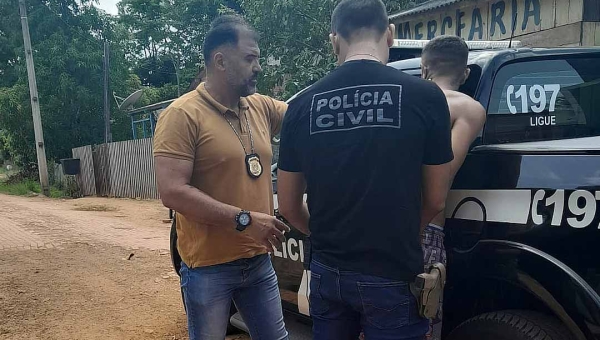 Polícia prende homem acusado de descumprir medida protetiva, por violação de domicílio e violência psicológica