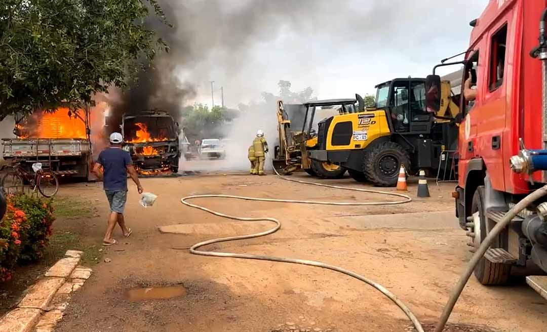 Caminhão e tratores pegam fogo e explodem em pátio da secretaria municipal; veja as imagens