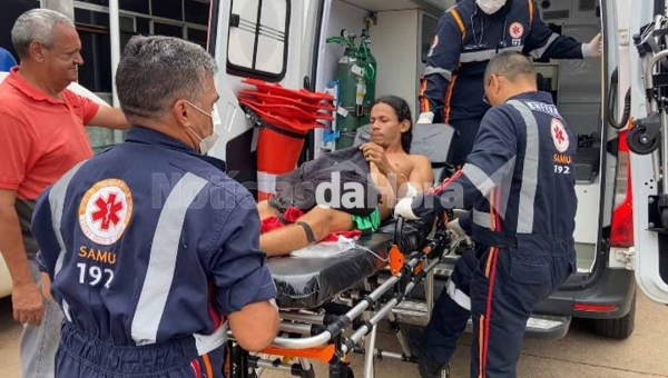 Mulher tem surto psicótico, ataca marido e o esfaqueia na barriga, no Montanhês