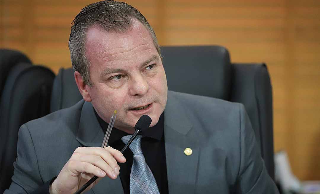 Longo parabeniza TJAC por projeto que regulamenta função de Juiz de Paz