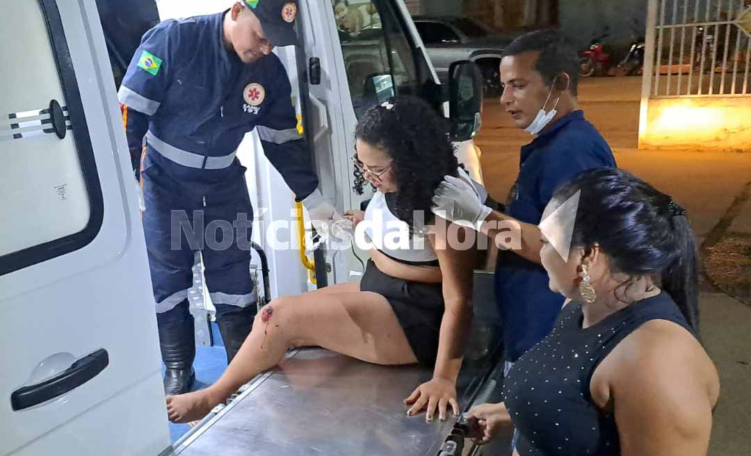 Colisão entre carro e moto deixa duas pessoas feridas no centro de Rio Branco