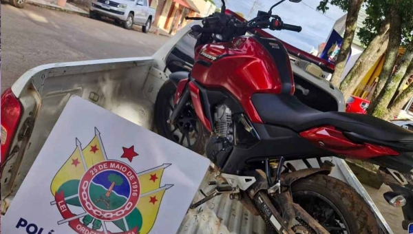 Motocicleta roubada é recuperada em tempo recorde pela Polícia Militar
