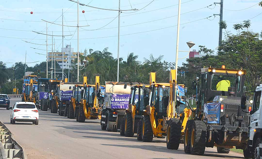 Bocalom participa de carreata com as máquinas que irão trabalhar no programa Asfalta Rio Branco