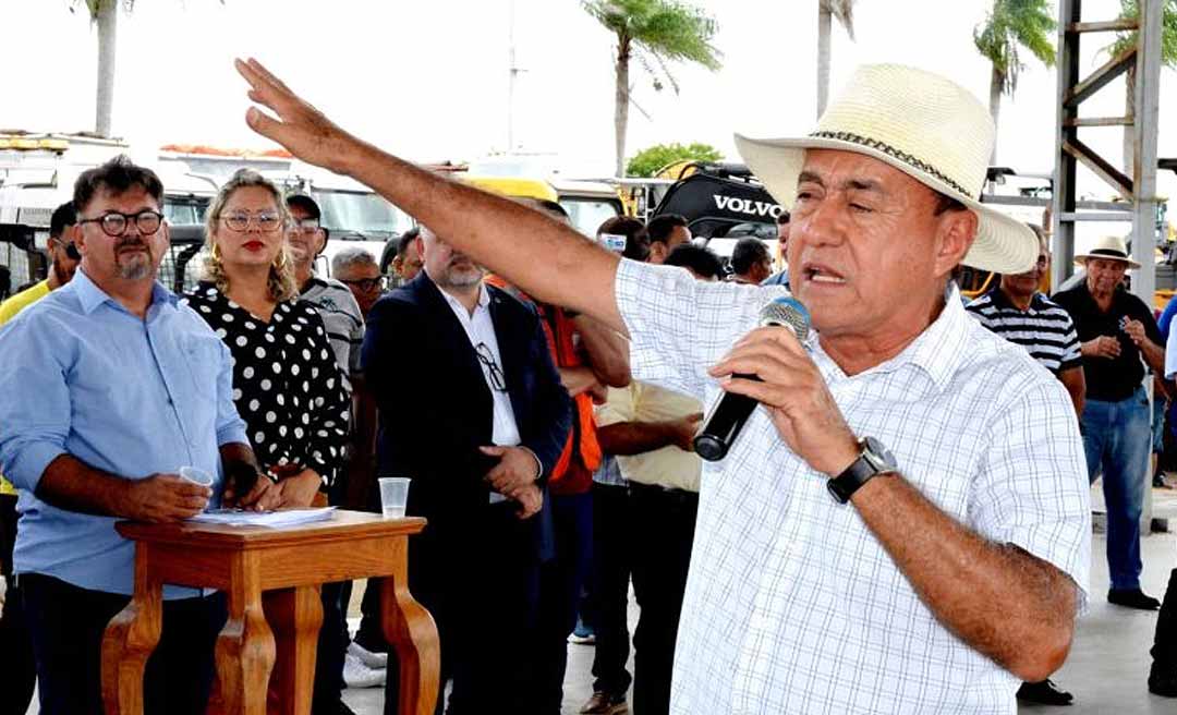 No lançamento do Asfalta Rio Branco, Bocalom detona Ruas do Povo: “Uma pouca vergonha”